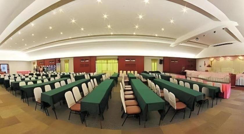Beverly Hill Park Hotel Nakhon Sawan Ngoại thất bức ảnh
