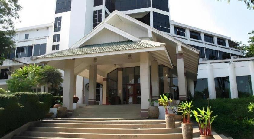 Beverly Hill Park Hotel Nakhon Sawan Ngoại thất bức ảnh
