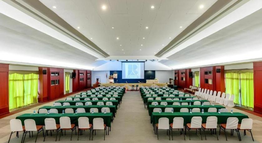 Beverly Hill Park Hotel Nakhon Sawan Ngoại thất bức ảnh
