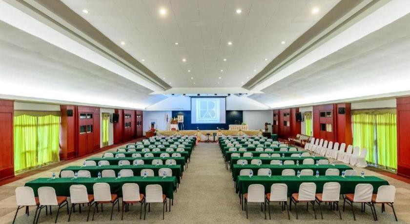 Beverly Hill Park Hotel Nakhon Sawan Ngoại thất bức ảnh
