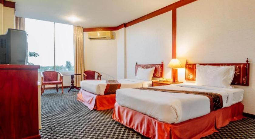 Beverly Hill Park Hotel Nakhon Sawan Ngoại thất bức ảnh