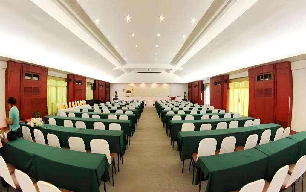 Beverly Hill Park Hotel Nakhon Sawan Ngoại thất bức ảnh