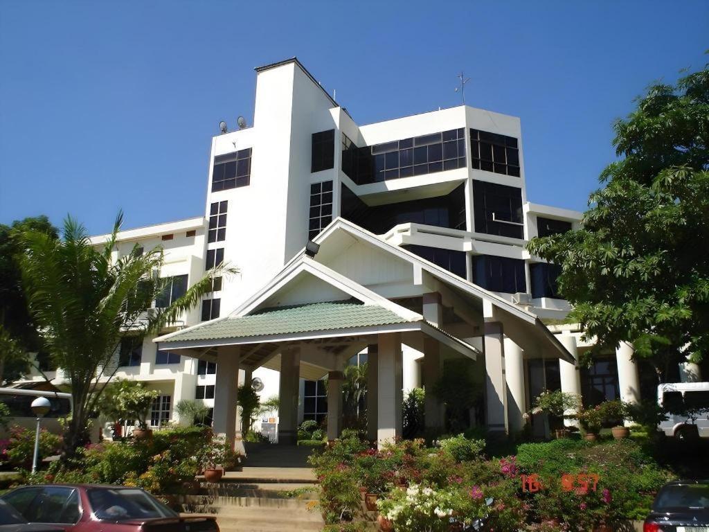 Beverly Hill Park Hotel Nakhon Sawan Ngoại thất bức ảnh