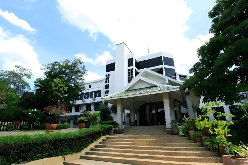 Beverly Hill Park Hotel Nakhon Sawan Ngoại thất bức ảnh