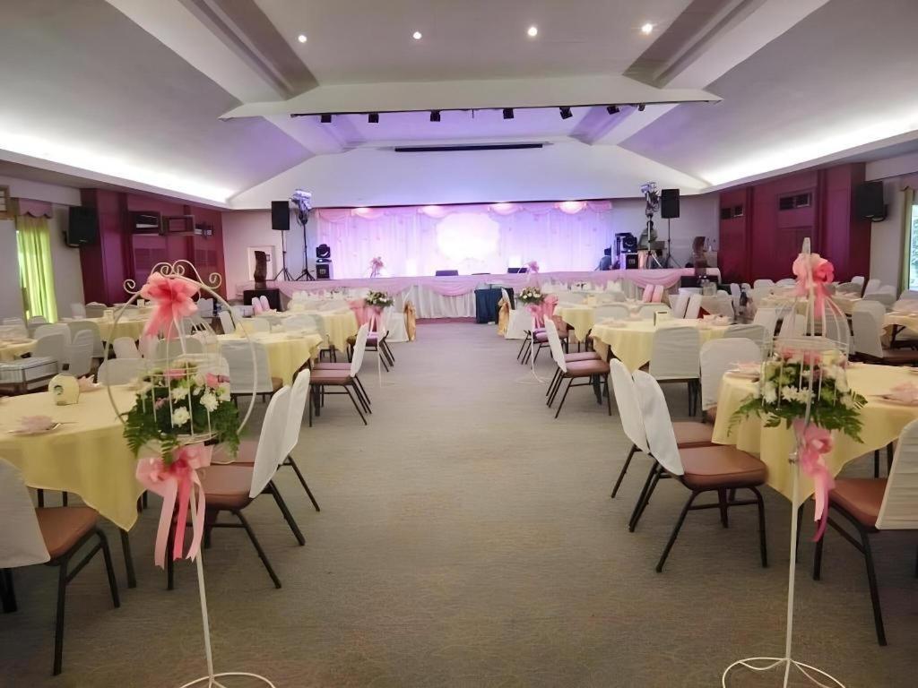 Beverly Hill Park Hotel Nakhon Sawan Ngoại thất bức ảnh